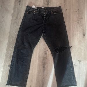 Levi’s wedgie straight. Size 32